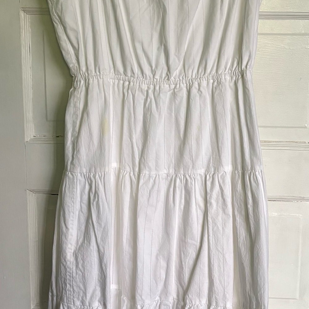 Elegant White Sleeveless Dress
